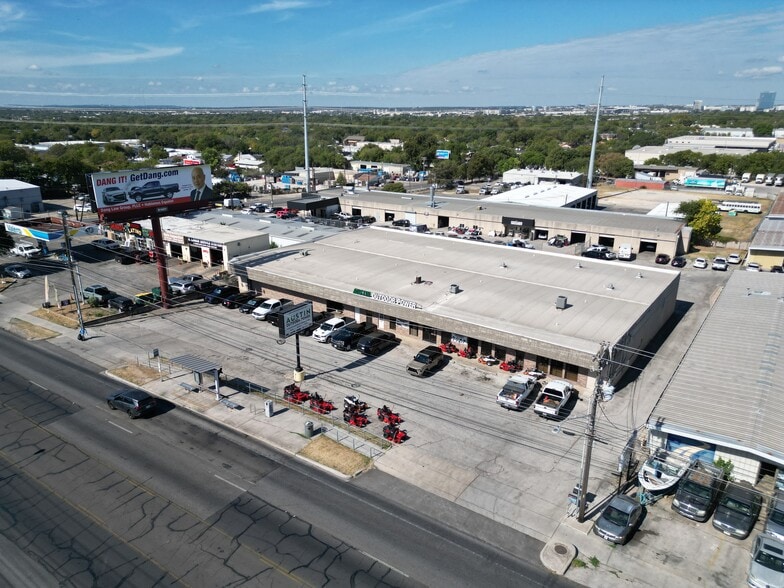 11104 N Lamar Blvd, Austin, TX à louer - Aérien - Image 3 de 71