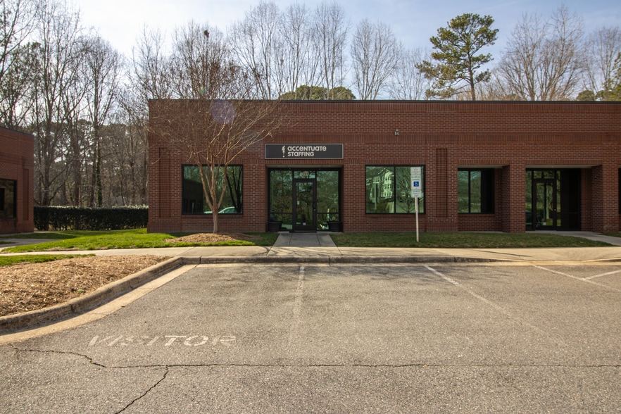 3200 Fairhill Dr, Raleigh, NC for sale - Primary Photo - Image 1 of 3