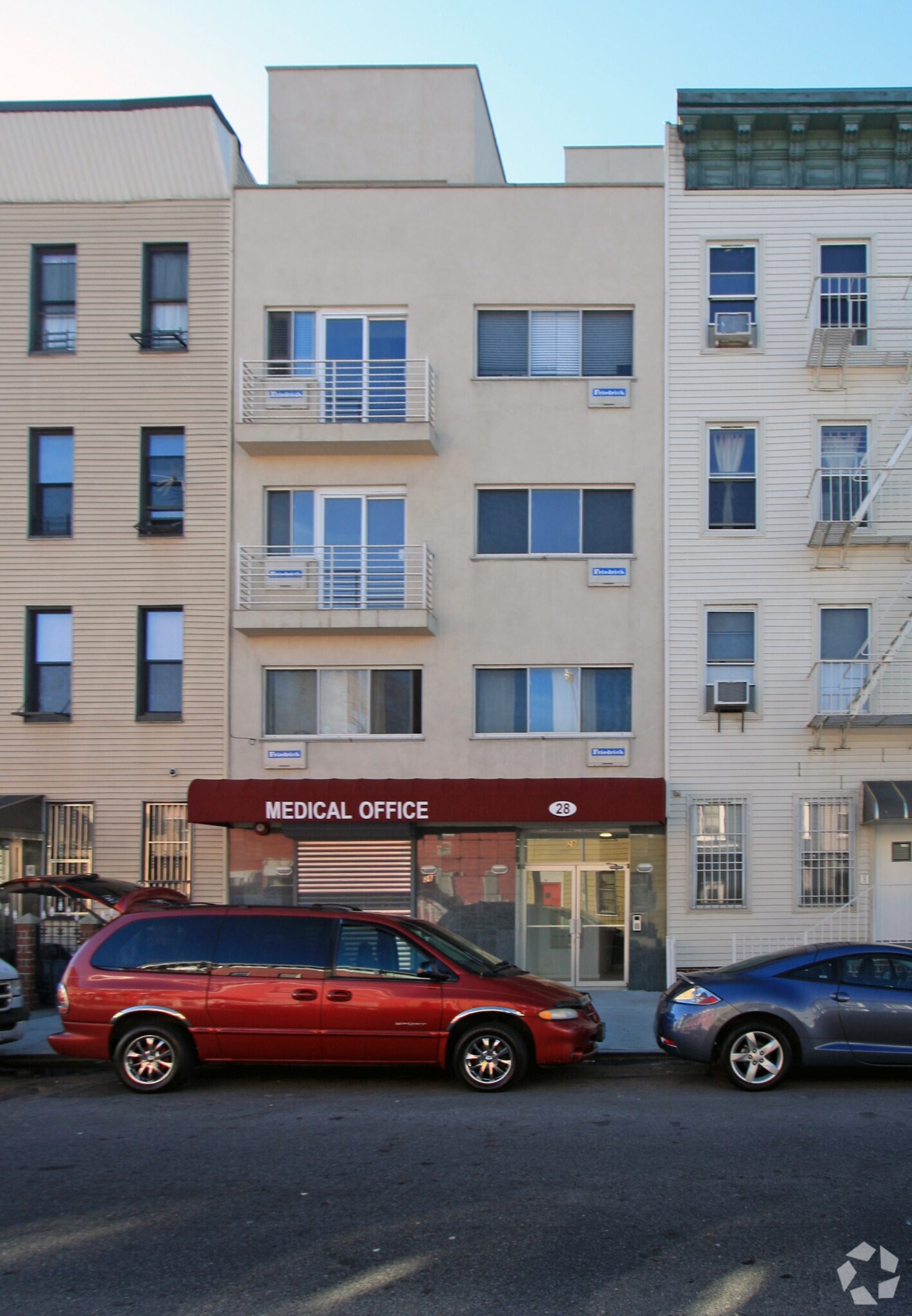 28 Melrose St, Brooklyn, NY à louer Photo du bâtiment- Image 1 de 8
