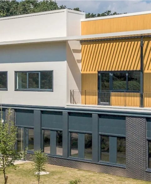 Flex in Neuville-sur-Oise for lease - Building Photo - Image 2 of 16