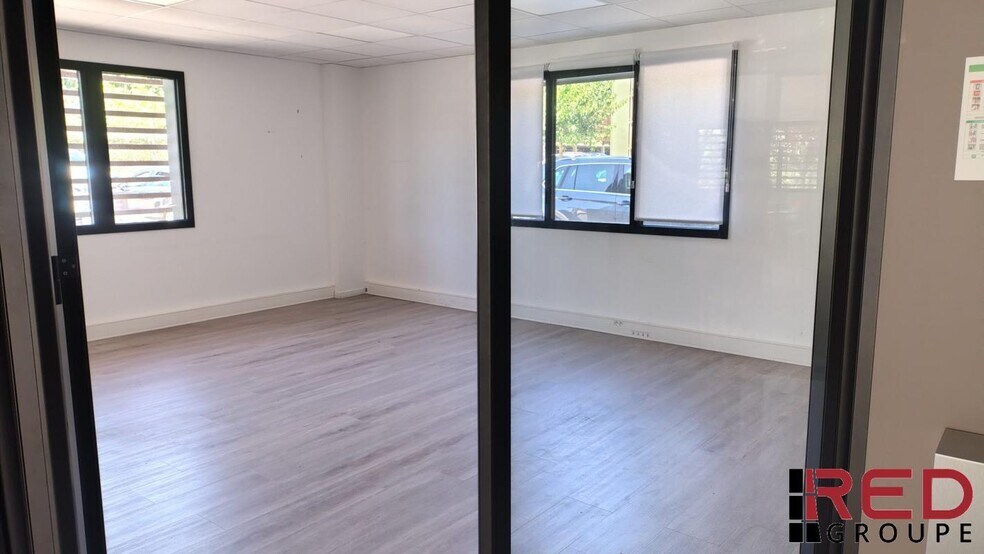 Office in Venelles for lease - Building Photo - Image 2 of 11