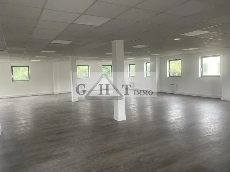 Bureau dans Viry-Châtillon à louer - Photo intérieure - Image 1 de 5