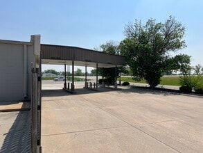 630 S Lincoln Ave, York, NE for lease Building Photo- Image 2 of 7