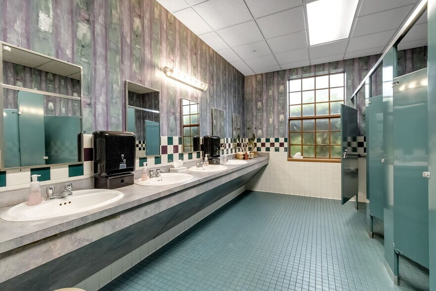 672 Wehrle Dr, Buffalo, NY à vendre - Photo du bâtiment - Image 3 de 11