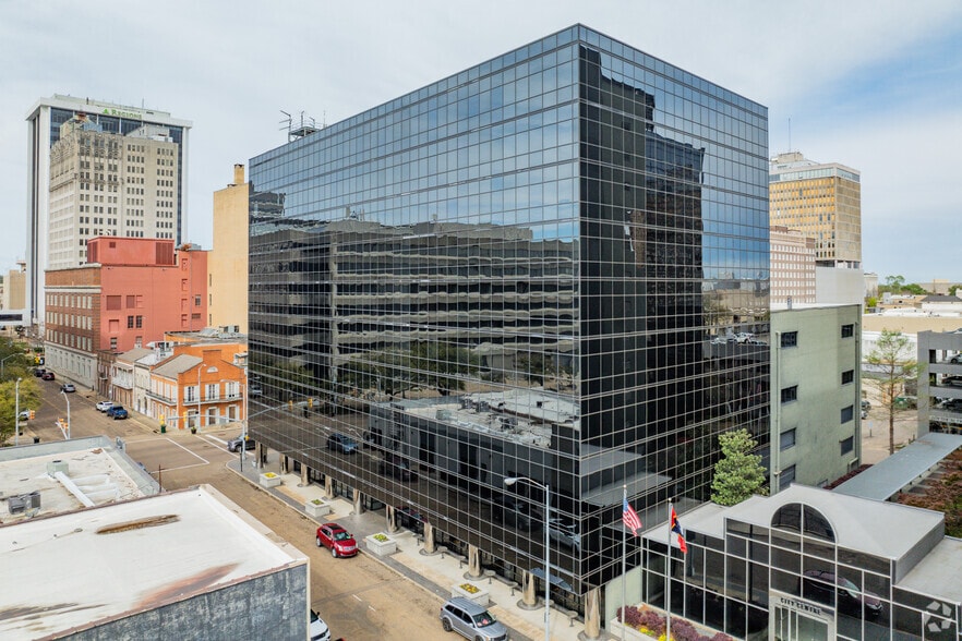 City Centre portfolio of 2 properties for sale on LoopNet.ca - Primary Photo - Image 1 of 10