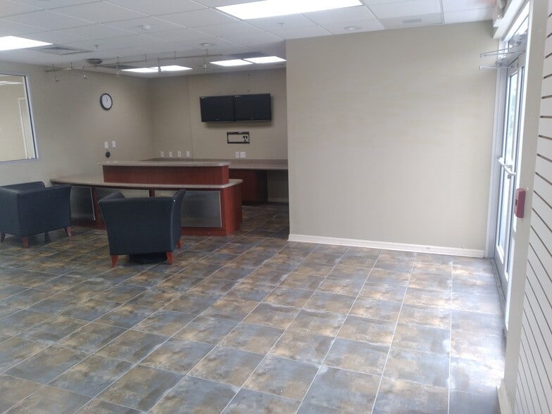 12560 Tamiami Trl S, North Port, FL for lease - Interior Photo - Image 3 of 7