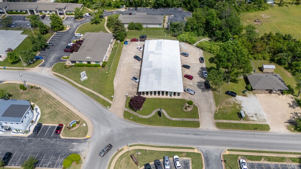 201 S 20th St, Rogers, AR for lease - Building Photo - Image 2 of 20