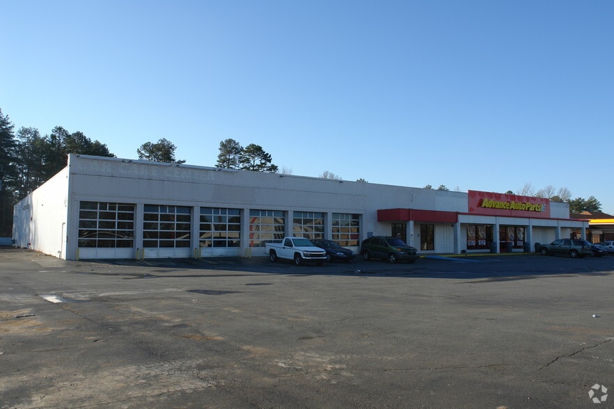 5006 Albemarle Rd, Charlotte, NC à louer - Photo du bâtiment - Image 2 de 15