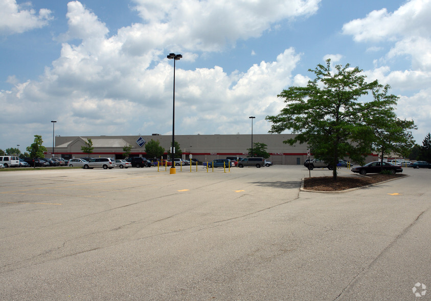 1055 Mchenry Rd, Wheeling, IL for lease - Building Photo - Image 2 of 4