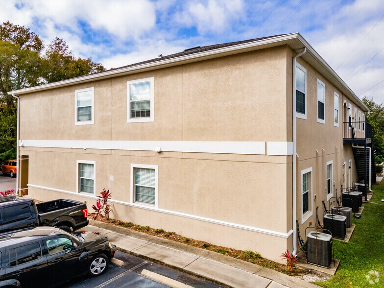 13139 W Linebaugh Ave, Tampa, FL à louer - Photo du bâtiment - Image 2 de 18