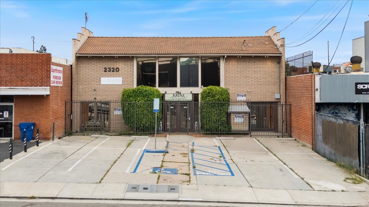 2320 Cotner Ave, Los Angeles, CA à vendre Photo du bâtiment- Image 1 de 14