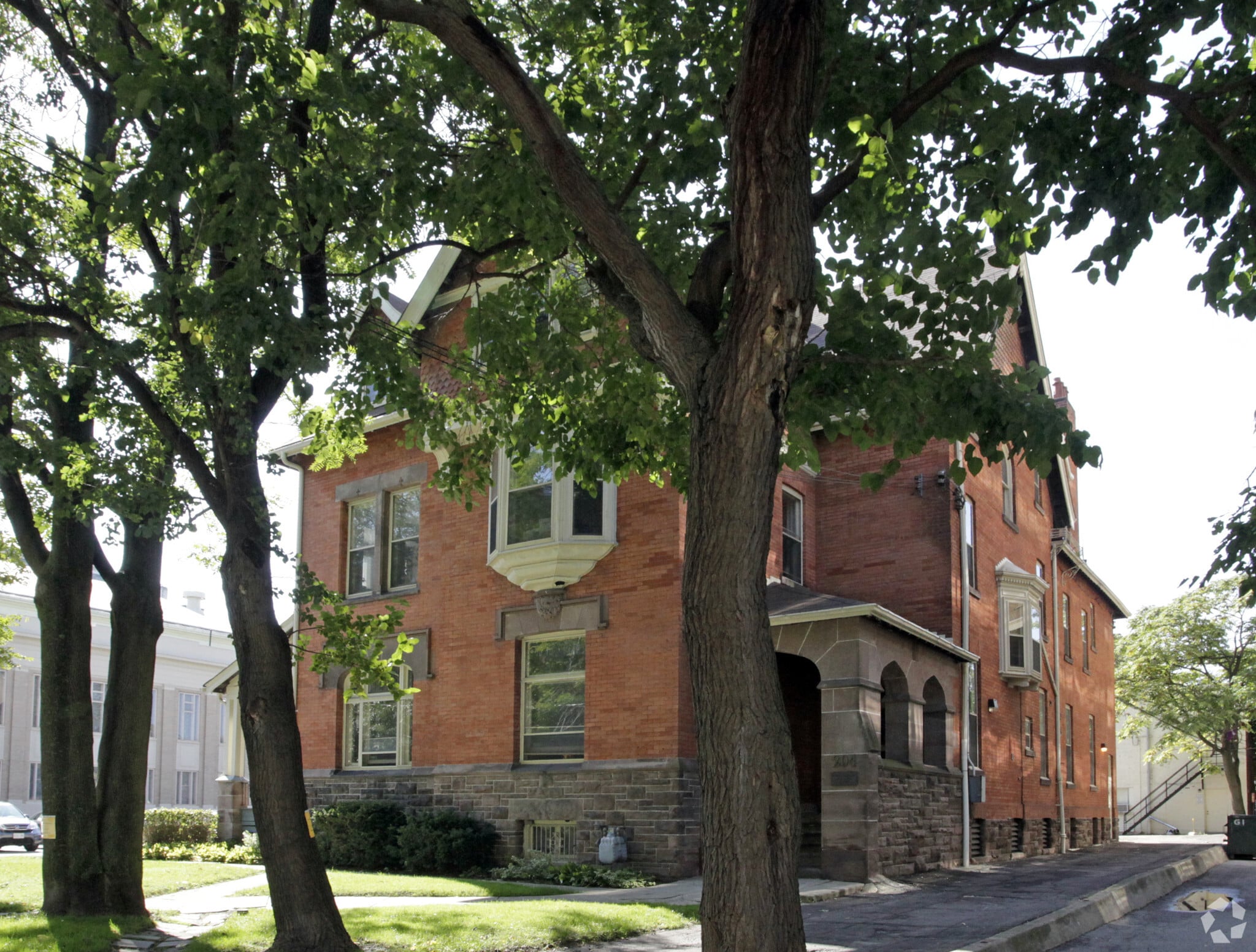 204 St George St, Toronto, ON for lease Building Photo- Image 1 of 10