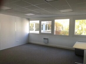 4 Route De Gisy, BIÈVRES for lease Building Photo- Image 2 of 5