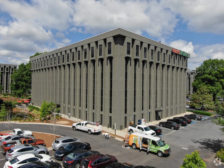 5775 Glenridge Dr NE, Atlanta, GA à louer - Photo du bâtiment - Image 1 de 12