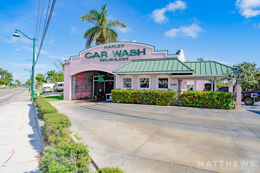 2595 Tamiami Trl E, Naples, FL for sale - Primary Photo - Image 1 of 3