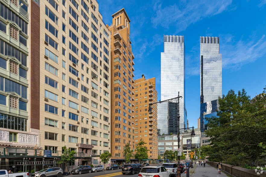 240 Central Park S, New York, NY for lease - Building Photo - Image 3 of 3