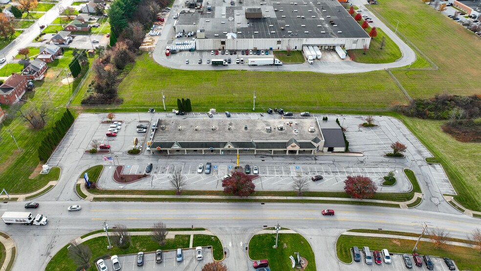 204 Saint Charles Way, York, PA for lease - Primary Photo - Image 1 of 2