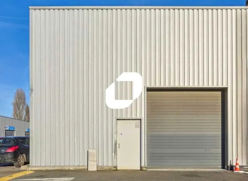 Flex in Grigny for lease - Building Photo - Image 2 of 12