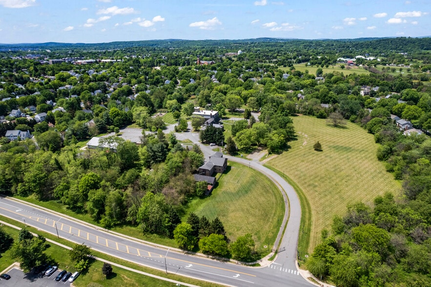 601 Catoctin Cir NE, Leesburg, VA à louer - Photo du bâtiment - Image 2 de 50