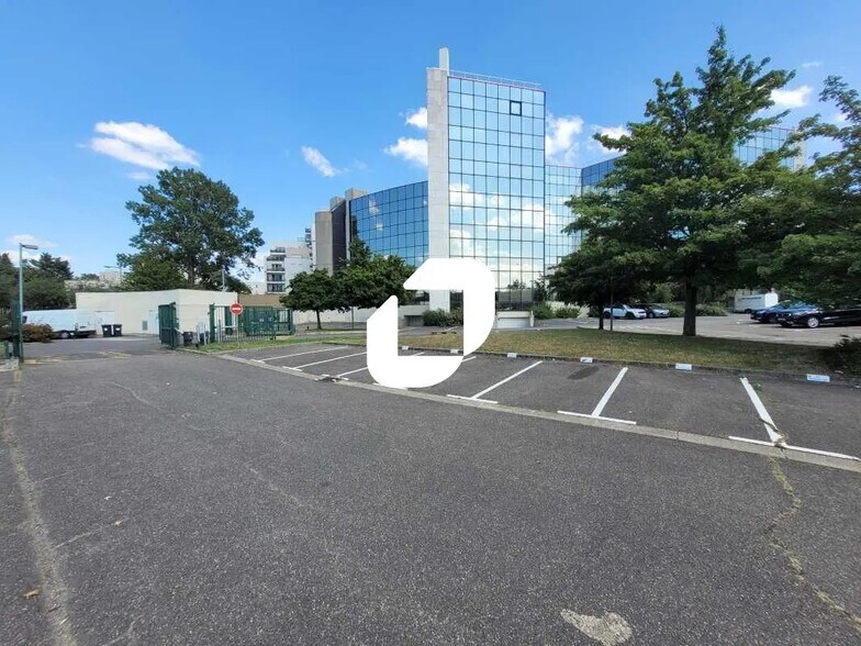 Bureau dans Évry-Courcouronnes à louer - Photo du bâtiment - Image 2 de 4