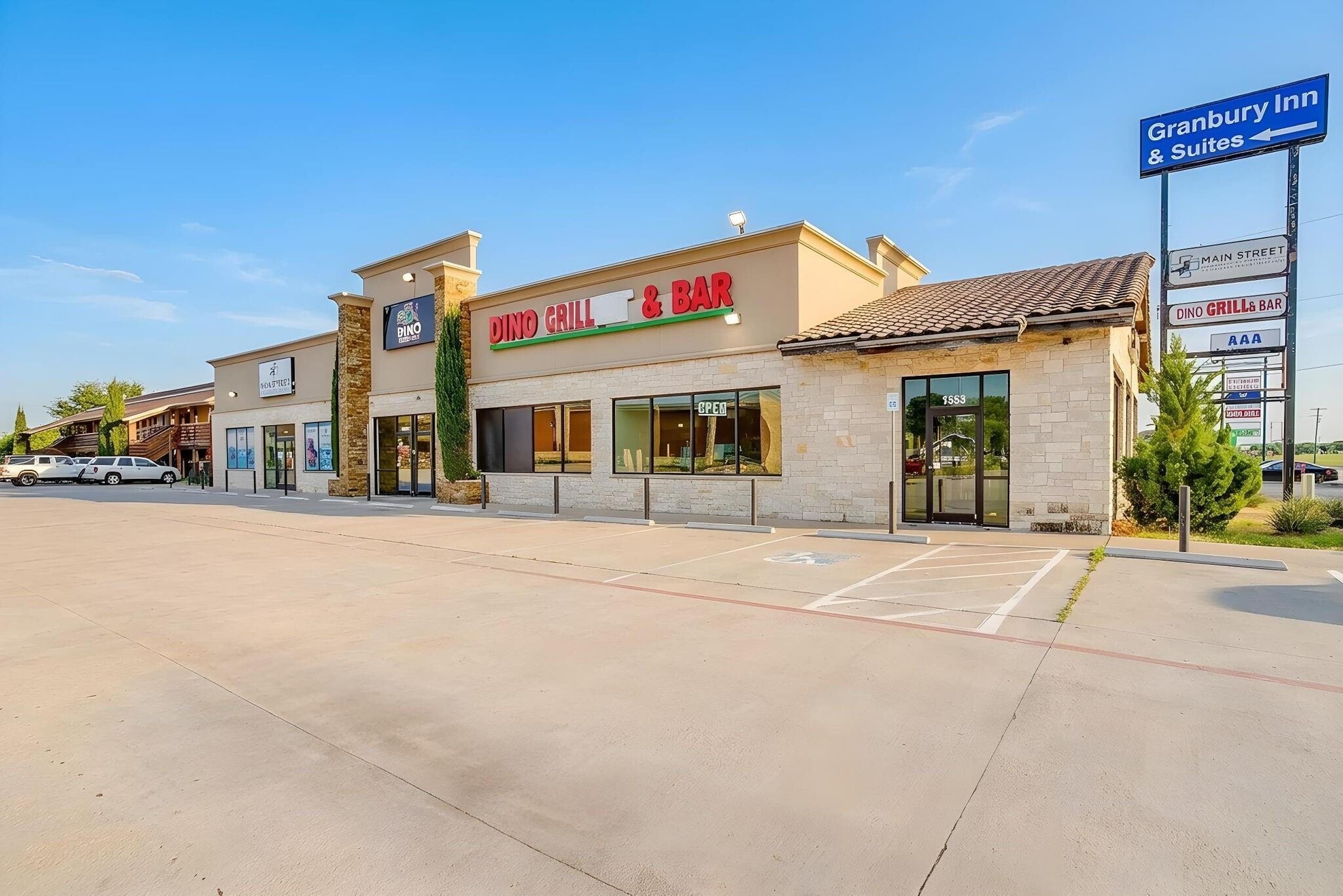 1333-1337 N Plaza Dr, Granbury, TX à louer Photo intérieure- Image 1 de 11