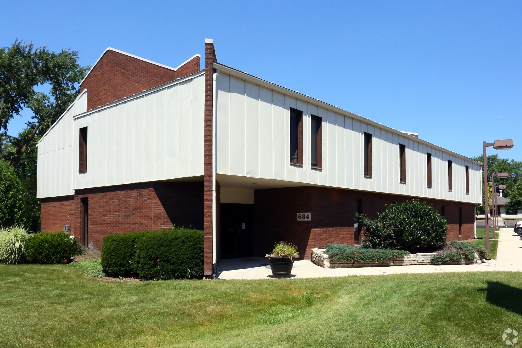 684 W Boughton Rd, Bolingbrook, IL for lease Primary Photo- Image 1 of 8