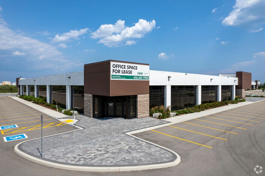 3421 Superior Ct, Oakville, ON à louer - Photo du bâtiment - Image 2 de 7