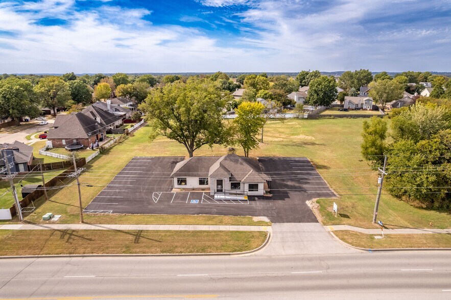 4200 S Aspen Ave, Broken Arrow, OK à vendre - Photo du bâtiment - Image 2 de 6