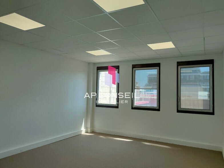 Bureau dans Montigny-le-Bretonneux à vendre - Photo intérieure - Image 2 de 5