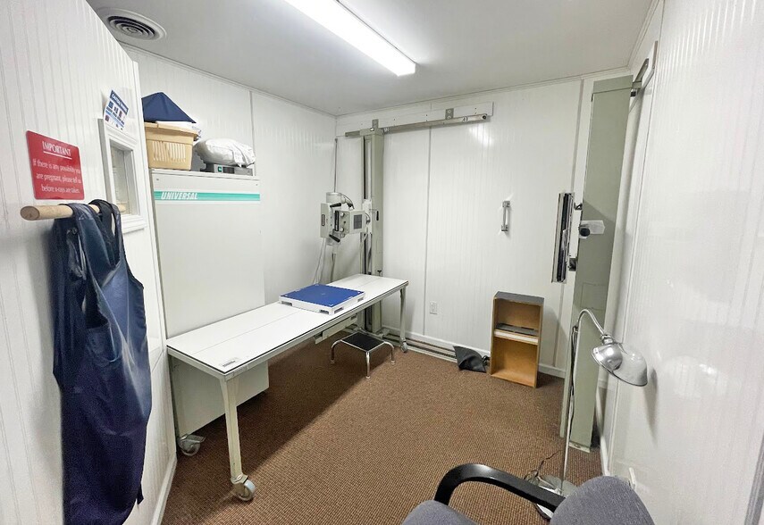 422 N Center St, Northville, MI à vendre - Photo intérieure - Image 3 de 10