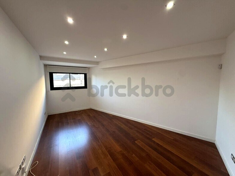 Retail in Matadepera, Barcelona for lease - Interior Photo - Image 2 of 4