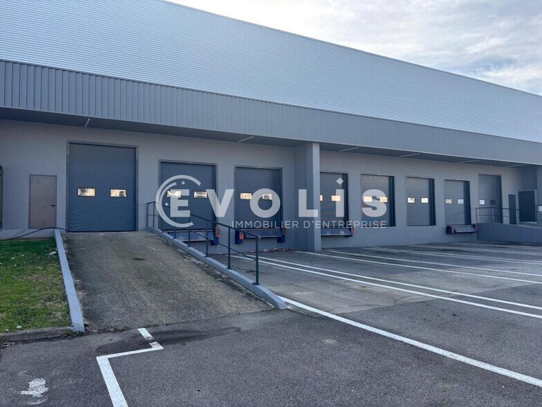Flex in Corbas for lease - Building Photo - Image 2 of 17