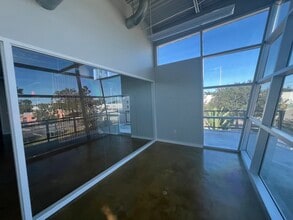 4007 N Taliaferro Ave, Tampa, FL for lease Interior Photo- Image 2 of 11