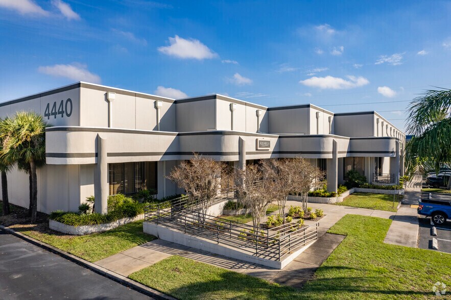 4440 E Adamo Dr, Tampa, FL à vendre - Photo du bâtiment - Image 1 de 1