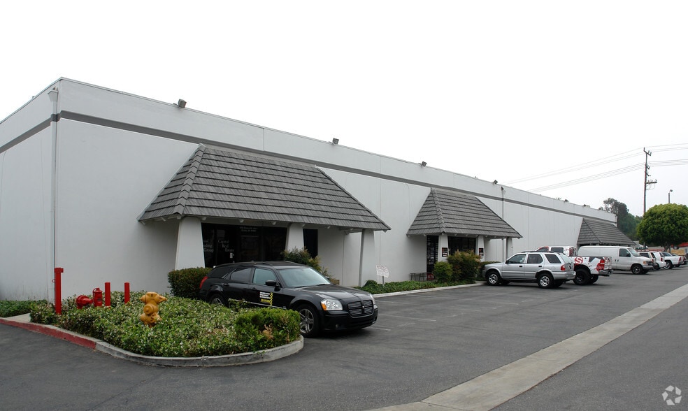 1215 W Pomona Rd, Corona, CA for lease - Primary Photo - Image 1 of 8