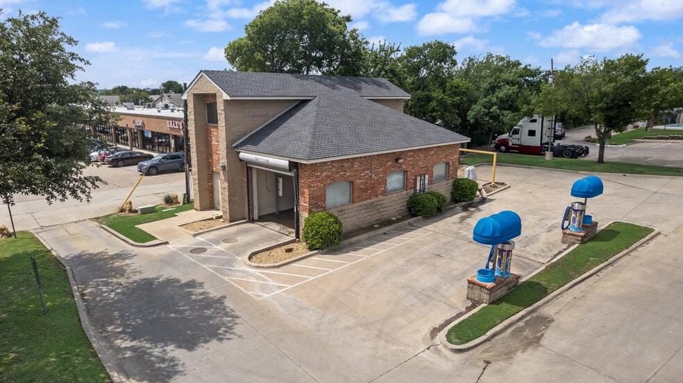 1704 Teasley Ln, Denton, TX à vendre - Photo du bâtiment - Image 2 de 32