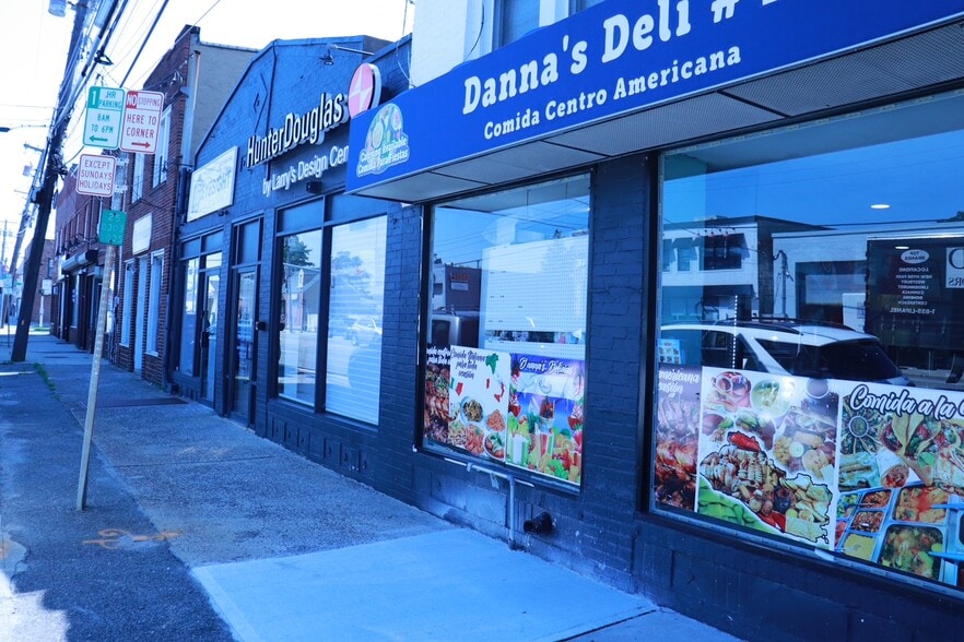 2172 Jericho Tpke, Garden City Park, NY à vendre - Photo du bâtiment - Image 1 de 4