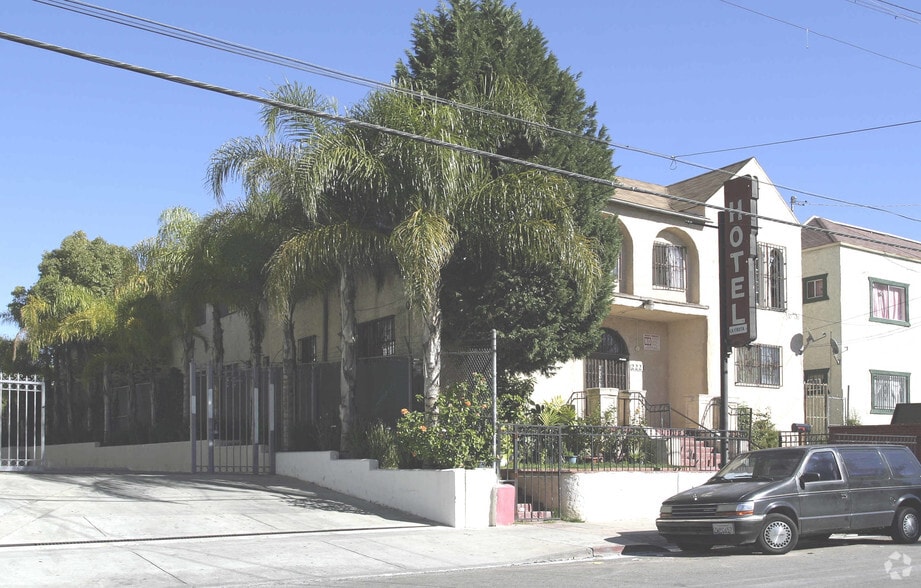 2221 Michigan Ave, Los Angeles, CA for sale - Building Photo - Image 2 of 32