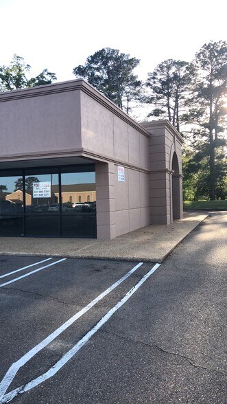5647 Highway 80 E, Pearl, MS à louer - Photo du bâtiment - Image 3 de 10