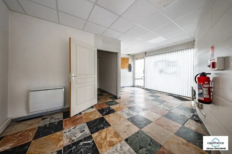 Retail in Dijon for sale Interior Photo- Image 1 of 12