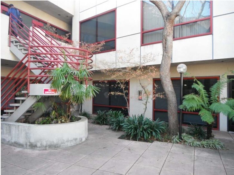 1260 Huntington Dr, South Pasadena, CA à louer - Photo du bâtiment - Image 3 de 4