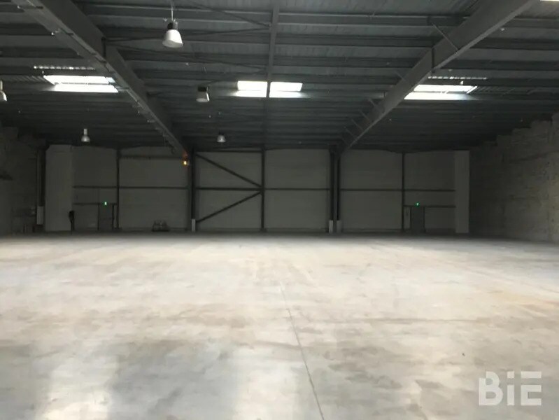 Industrial in Blanquefort for lease Building Photo- Image 1 of 8