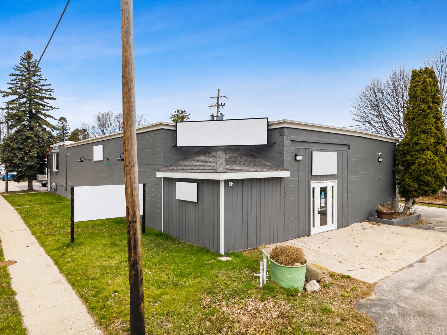 108 U.S. 23, Harrisville, MI for sale Primary Photo- Image 1 of 48