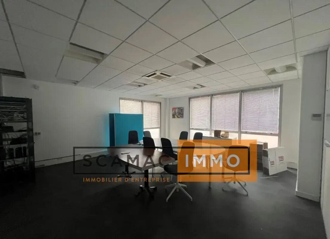 Office in Saint-Ouen-sur-Seine for lease Interior Photo- Image 1 of 4