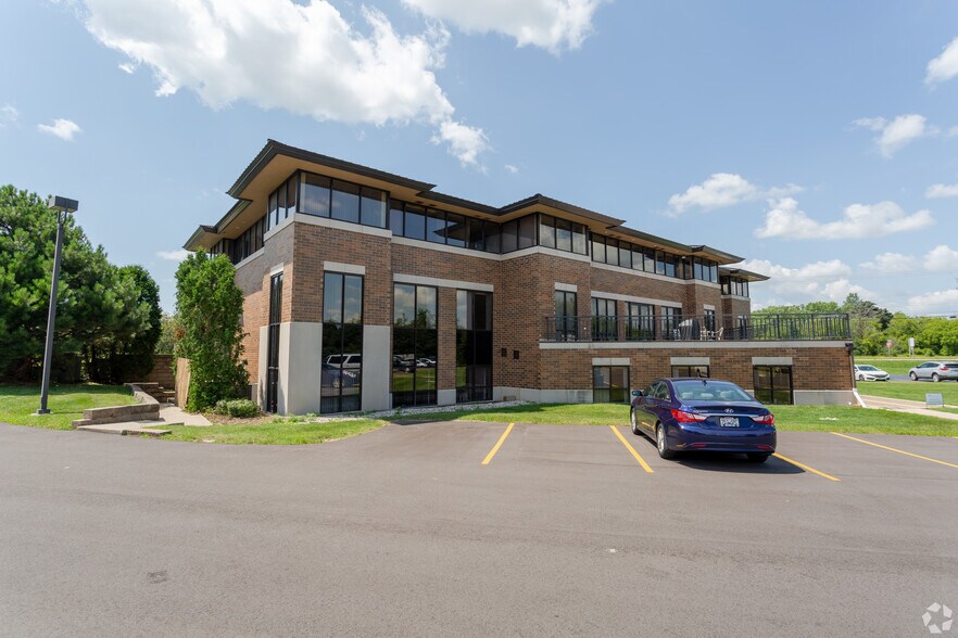 West Wind Office Center portfolio of 3 properties for sale on LoopNet.ca - Building Photo - Image 3 of 9