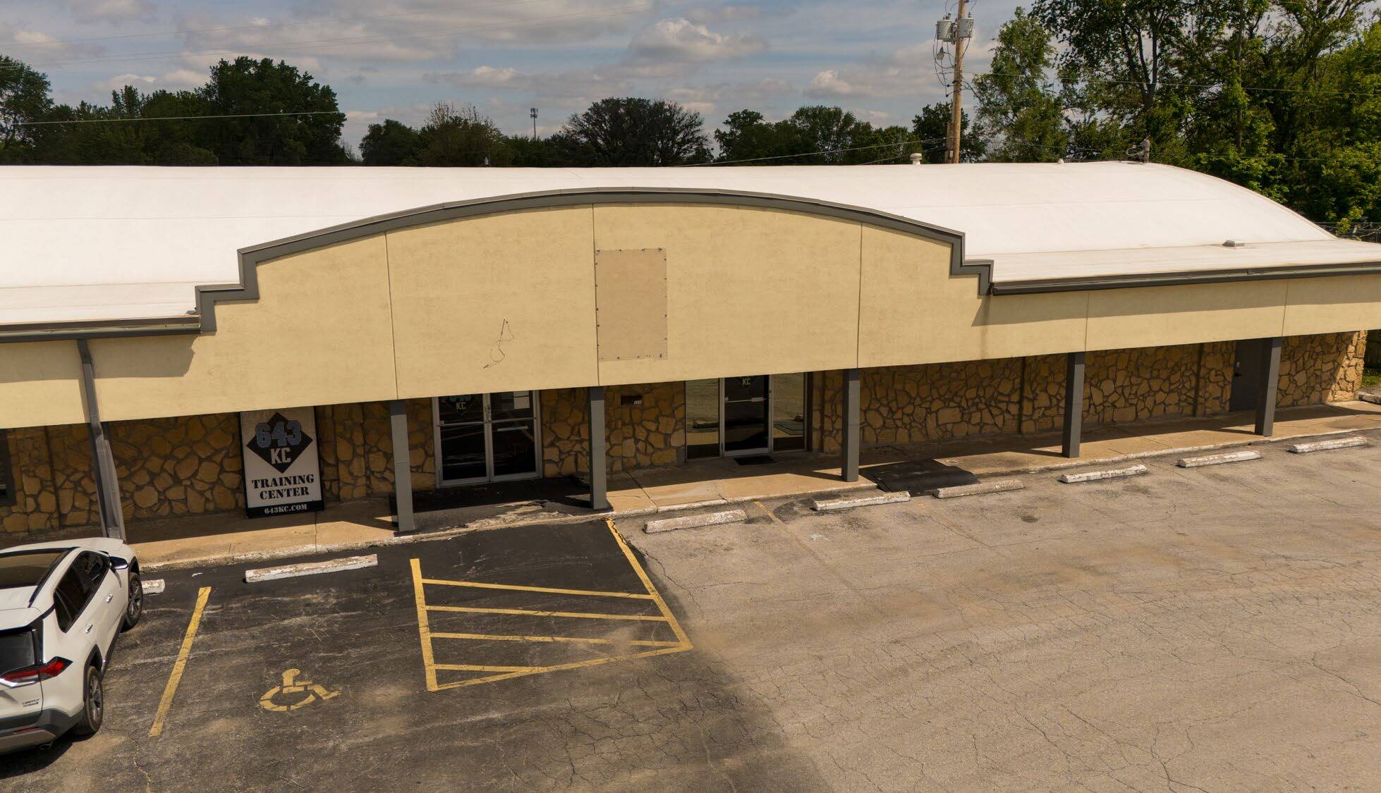 1305-1331 W 40 Hwy, Blue Springs, MO for lease Building Photo- Image 1 of 4