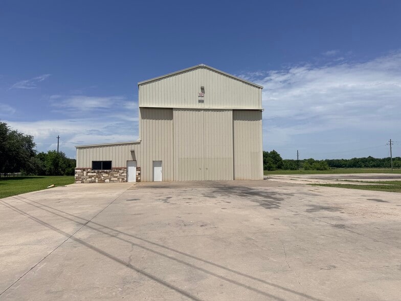 101 Industrial Park Blvd, Hitchcock, TX for lease - Building Photo - Image 2 of 22