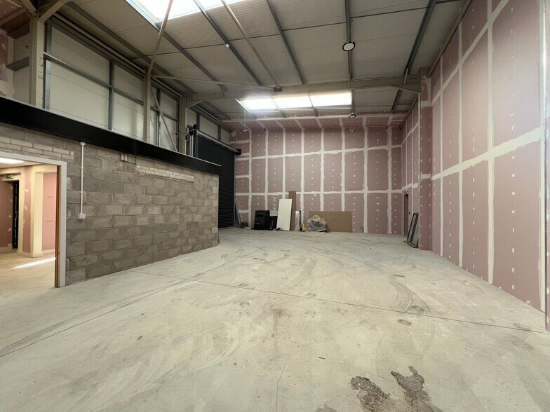 8 Drummond Rd, Stafford à louer - Photo du bâtiment - Image 3 de 10