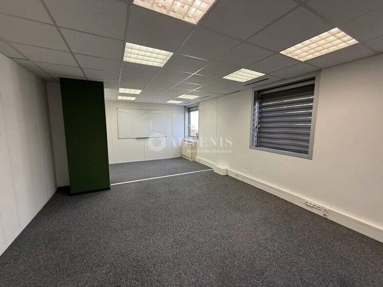 Office in Noisy-le-Grand for lease - Building Photo - Image 3 of 7