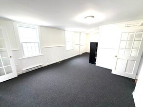 129 Main St, Old Saybrook, CT à louer Photo intérieure- Image 1 de 1